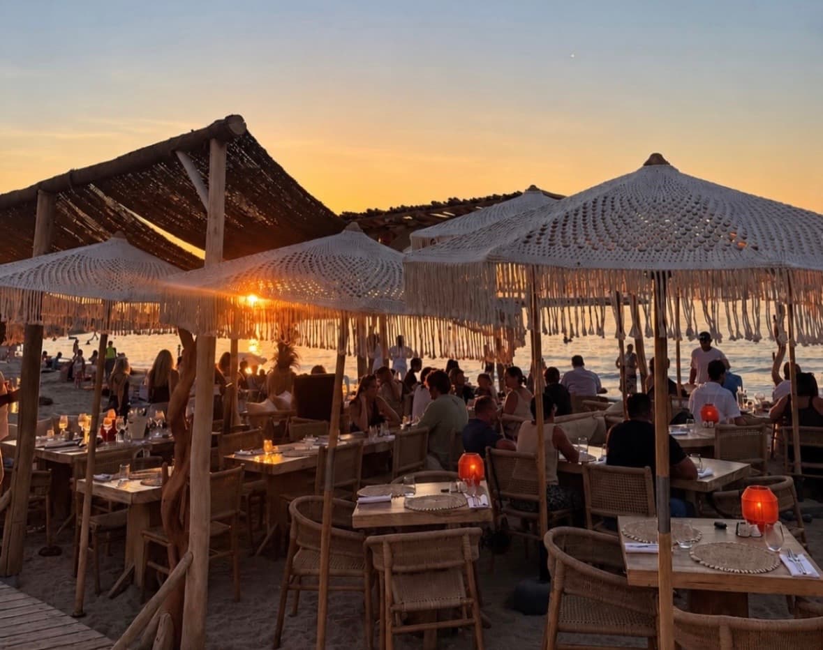 Terrasse du restaurant Luma au coucher du soleil