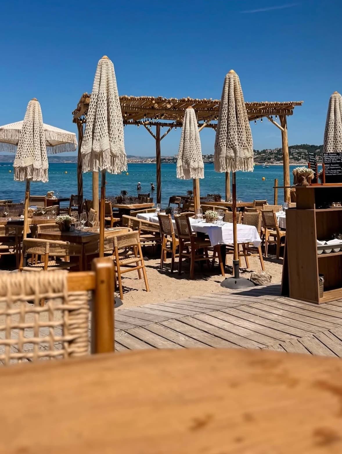 Vue d’ensemble de la terrasse du restaurant Luma